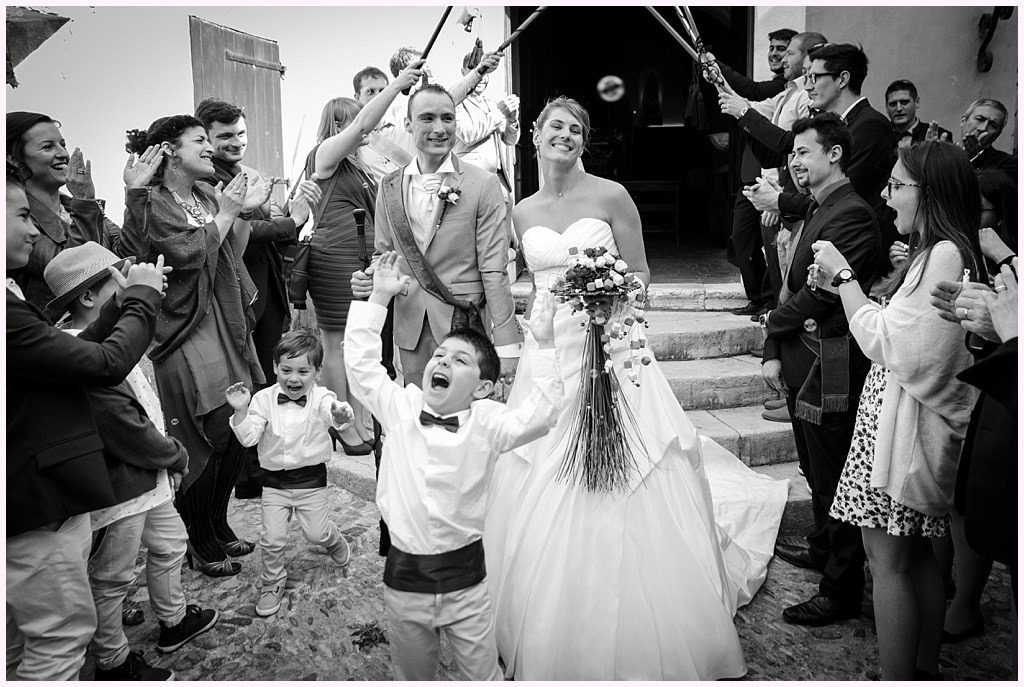photographe mariage provence sortie église
