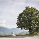photographe mariage grenoble mariés au pied d'un chêne